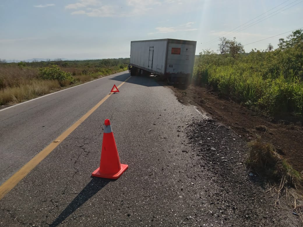 Alerta: Circulación obstruida en carril de la Carretera Federal 180