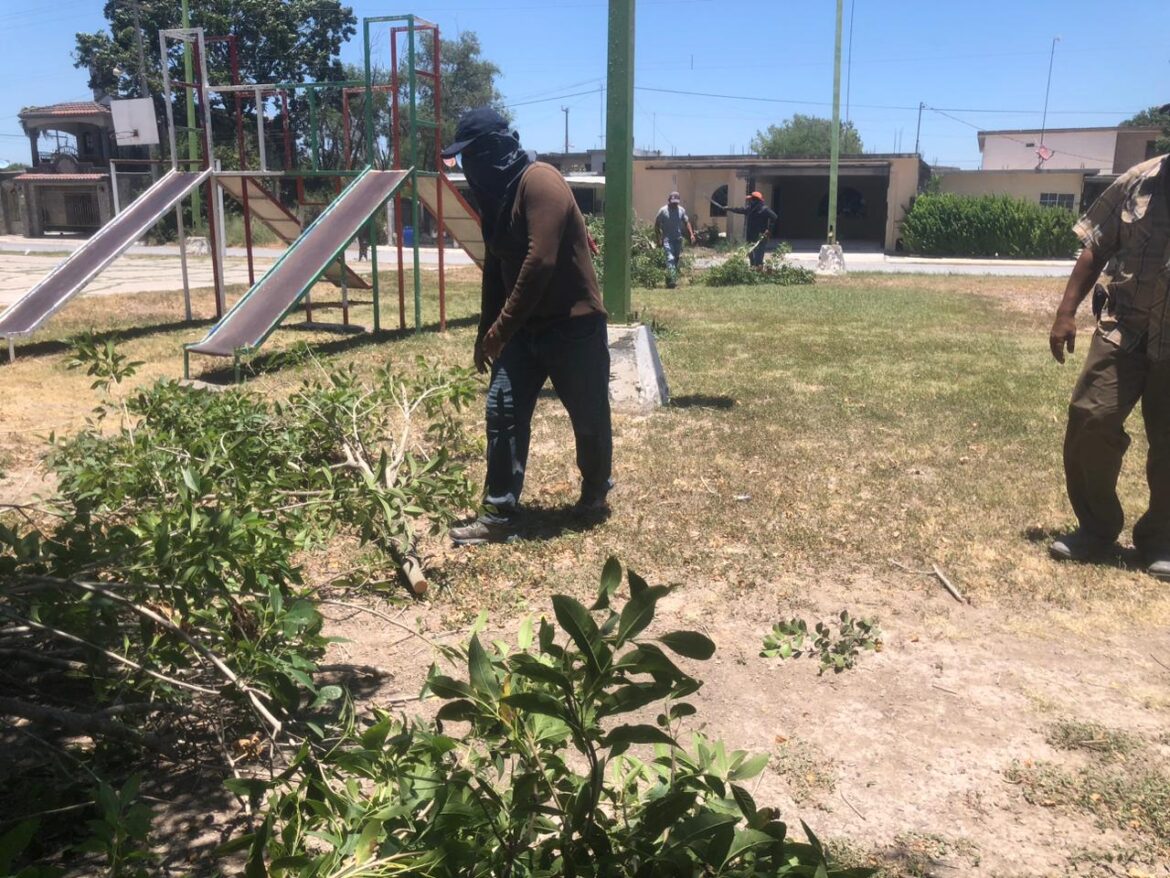 BRINDA MUNICIPIO MANTENIMIENTO A PLAZA DE GIMNASIO LA ESPERANZA Y A CALLE GUANAJUATO