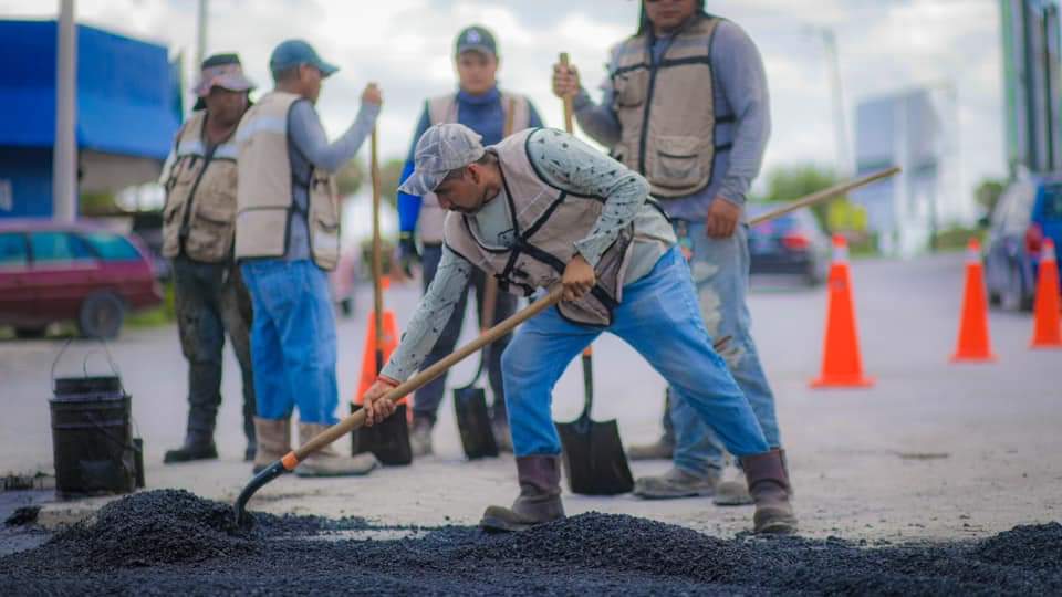 Rehabilita avenidas Gobierno de Reynosa con incesante jornada de bacheo