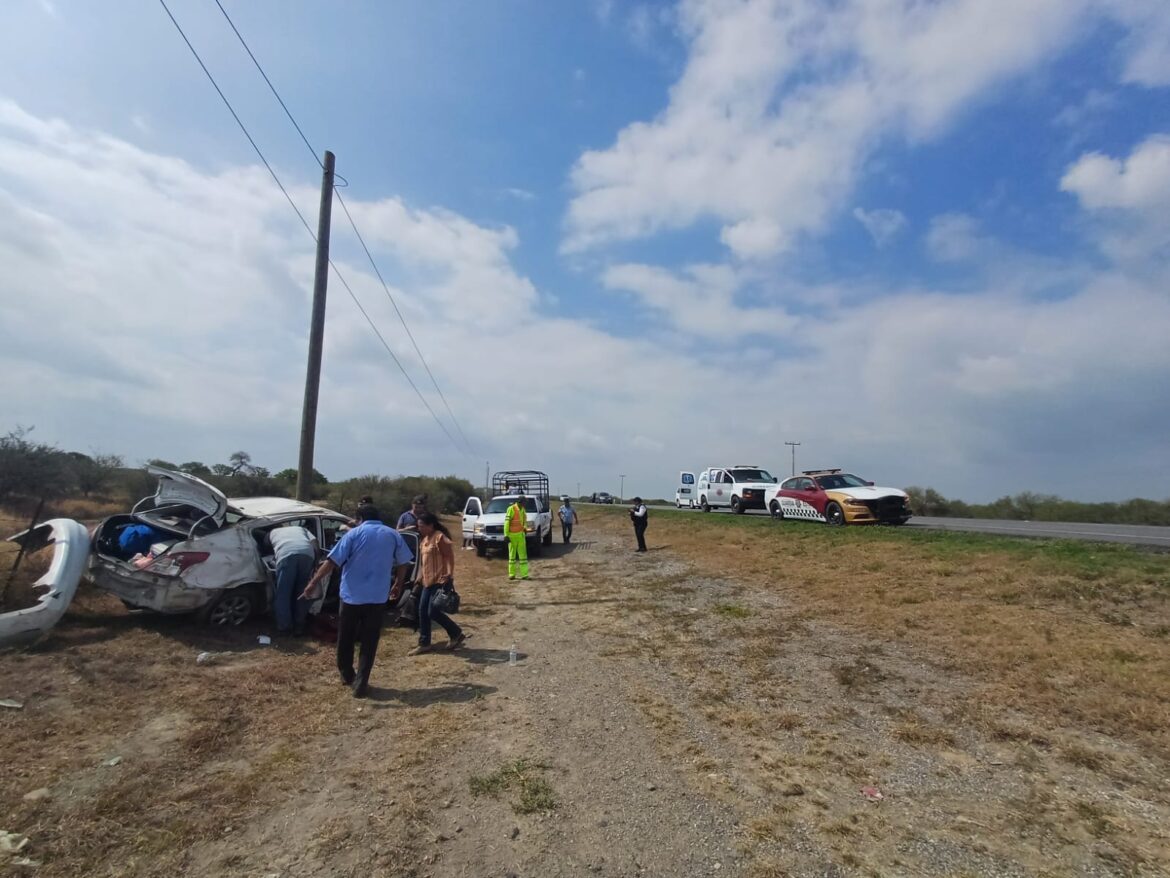 Guardia Estatal auxilia a personas lesionadas tras accidente vial