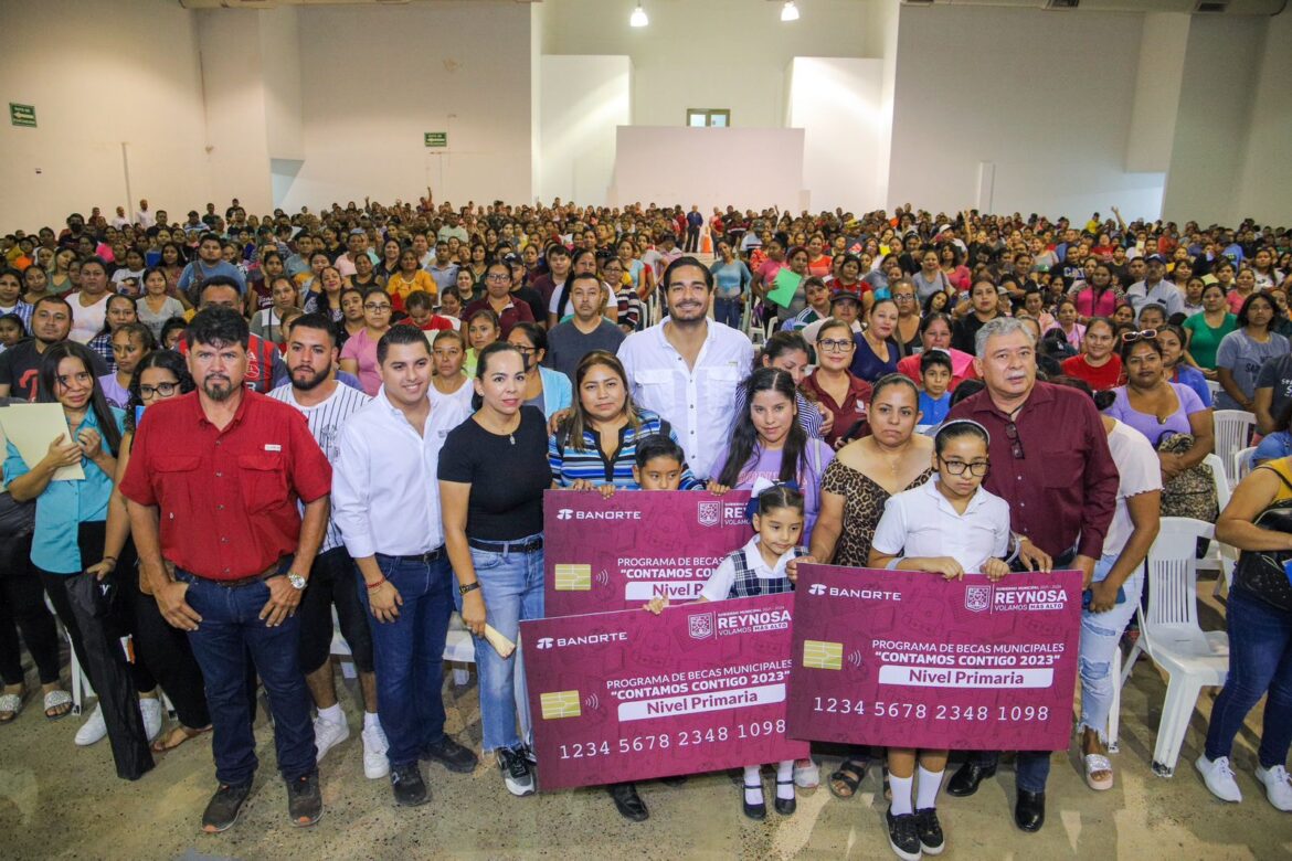 Entregó Carlos Peña Ortiz 2,200 tarjetas de Becas Municipales en Reynosa