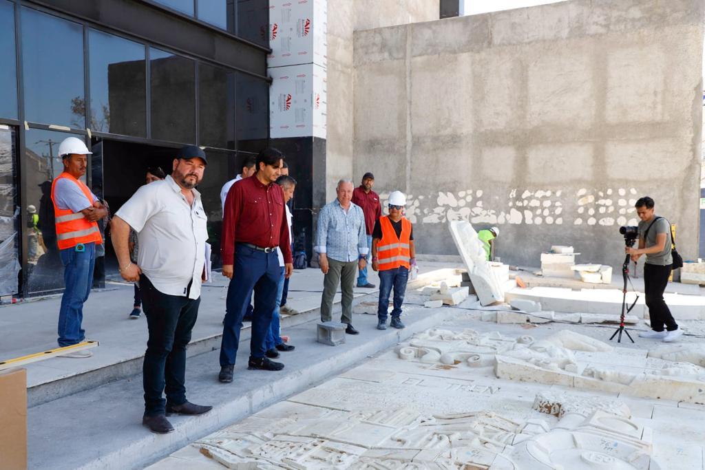 Colocó Alcalde de Reynosa primera piedra en Mural del Museo del Ferrocarril