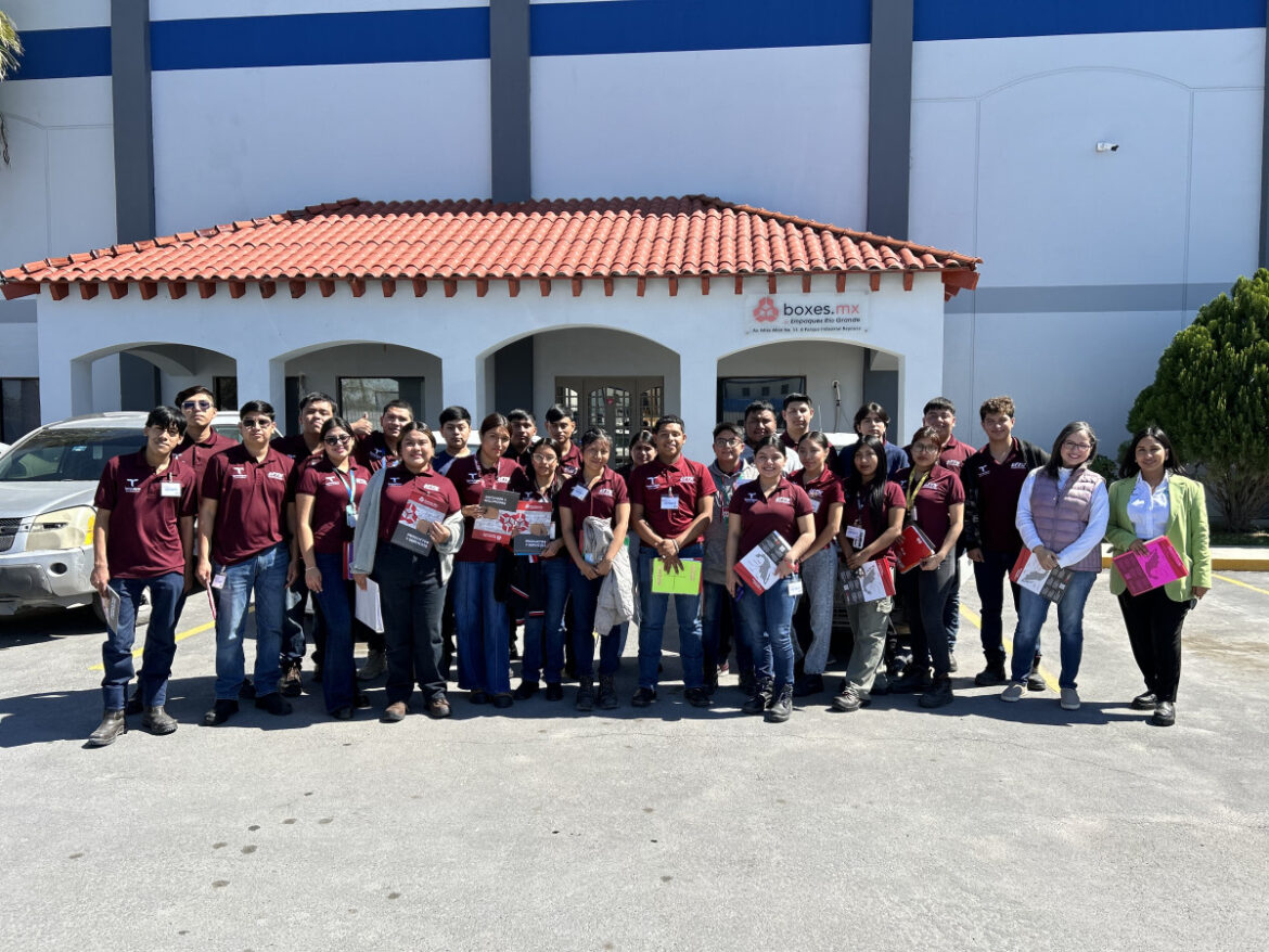 ALUMNOS DE LA UTTN VISITAN EMPRESA EMPAQUES RÍO GRANDE