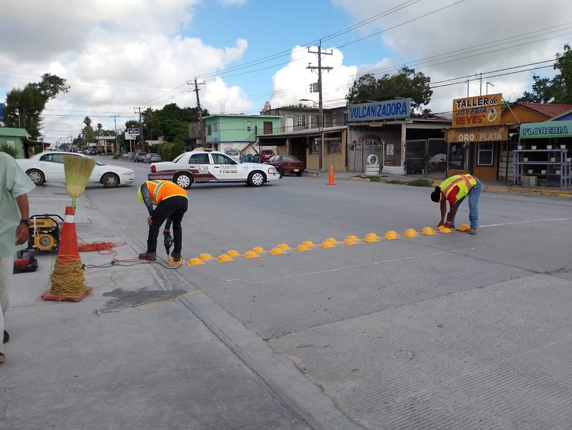 INSTALAN TOPES EN CALLE GUANAJUATO PARA MEJORAR SEGURIDAD DE PEATONES