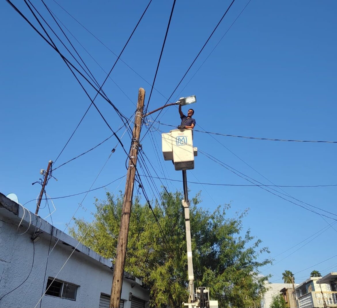 Reconectó Servicios Públicos Primarios lámparas en colonias de Reynosa